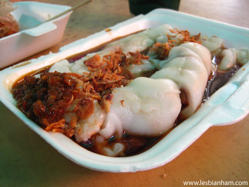 We also had chee cheong fun - the rice noodle is made to order! I wish I had a photo of the noodle-making process but the dude looked at me funny when I pulled out the camera. This was good, but the sambal that came with it wasn't hot and was way too sweet.